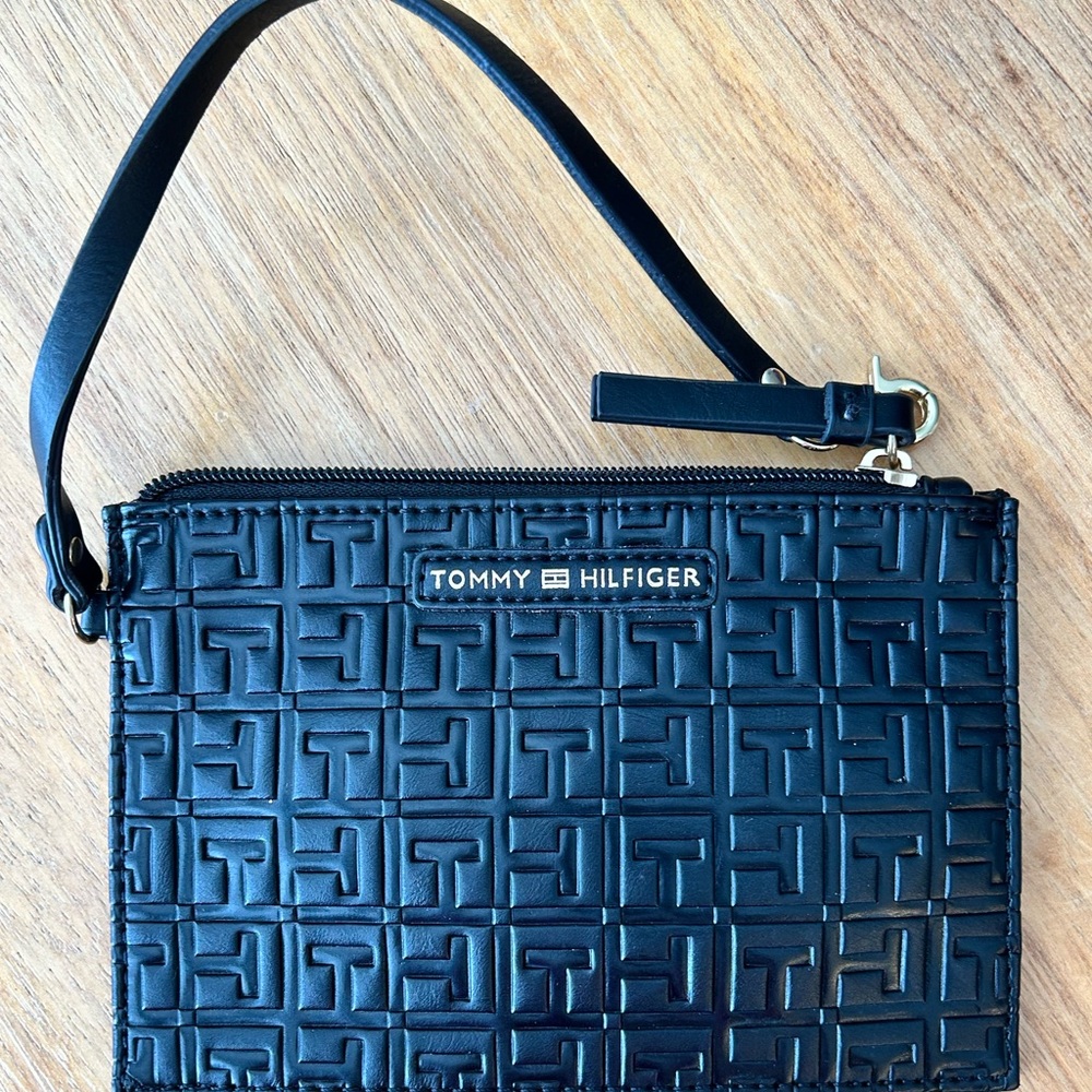 Tommy Hilfiger wallet wristlet
